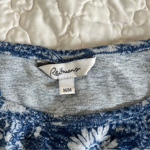 blue floral quarter sleeve open back top🌟 - Picture 5 of 9